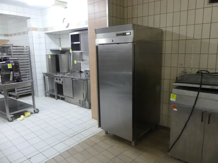 REINHARD Froster Maße in cm ca. 80 x 98 x 200